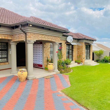 Mrhali Boutique Guest House KwaMhlanga Exterior foto