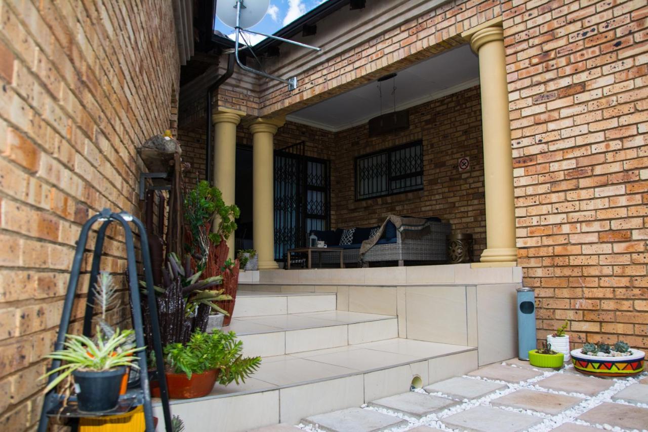 Mrhali Boutique Guest House KwaMhlanga Exterior foto